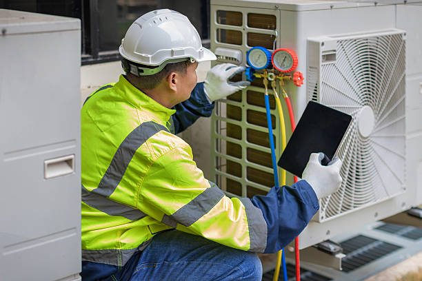 Professional Hvac technician working in Dover, AR